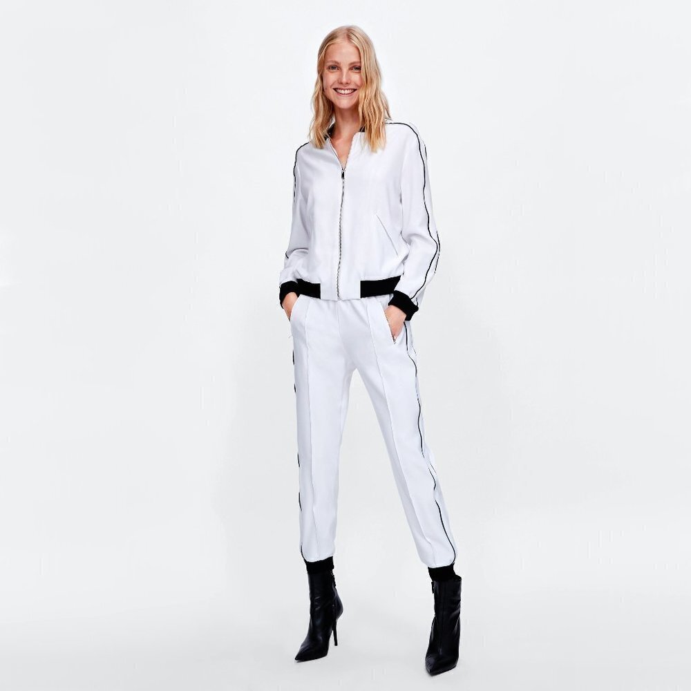 NWOT Zara white pants with black pipe detailing and hems and zipper detailing, L